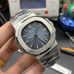 Patek Philippe Nautilus, brand new, precise timekeeping, top quality.