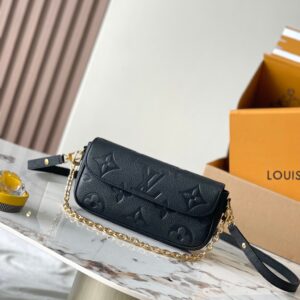 Wallet On Chain Handbag  Model: M82154 Black  Material: Grade A all-steel hardware, imported original leather and fabric  Dimensions: 23.5*12*4.3CM
