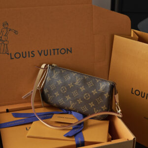 M40712 Classic Pochette Accessoires (Large): Features original factory-grade canvas, an embedded NFC chip, and high-quality vacuum-plated all-steel hardware. This accessory pouch is a timeless classic; crafted from Monogram canvas, it is perfect for everyday use. 23.5 x 13.5 x 4.0 cm (Length x Height x Width) * Zipper closure * Metal hardware * Cotton lining * Natural cowhide trim