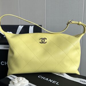Chanel 26P Series Hobo bag in "chick yellow" with light gold hardware, crafted from grained lambskin; Dimensions: 22 x 35.5 x 10 cm.