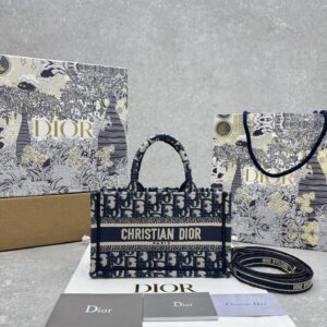 Shoulder Strap Model (Mini / Blue Monogram) Dimensions: 21.5 x 13 x 7.5 cm