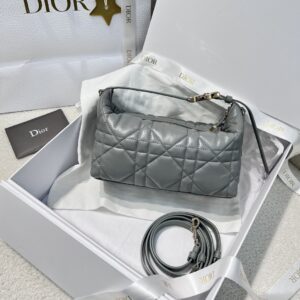 D*ORTRAVEL NOMAD Hazy Blue Matte Cannage-patterned Cowhide Size: 22 x 13 x 9.5 cm