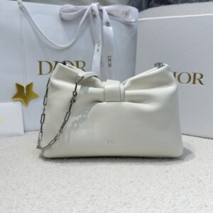 D*ORBOW White lambskin Size: 26 x 16 x 10 cm