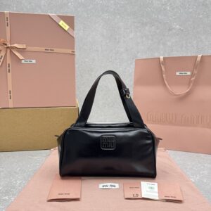 The new Bowling bag embodies Miu Miu’s signature blend of structured and soft elements, offering a look that is both retro and contemporary; whether for casual outings or special occasions, it effortlessly elevates any outfit. Dimensions: 28 x 13 x 15 cm